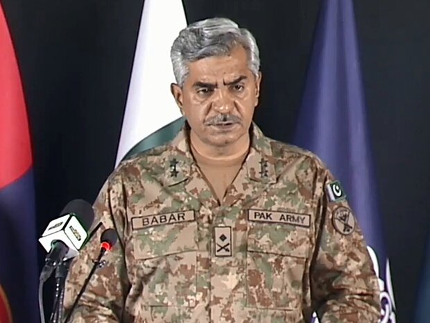 پاکستانی فوج مغربی اور مشرقی سرحد  پر مستعد کھڑی ہے