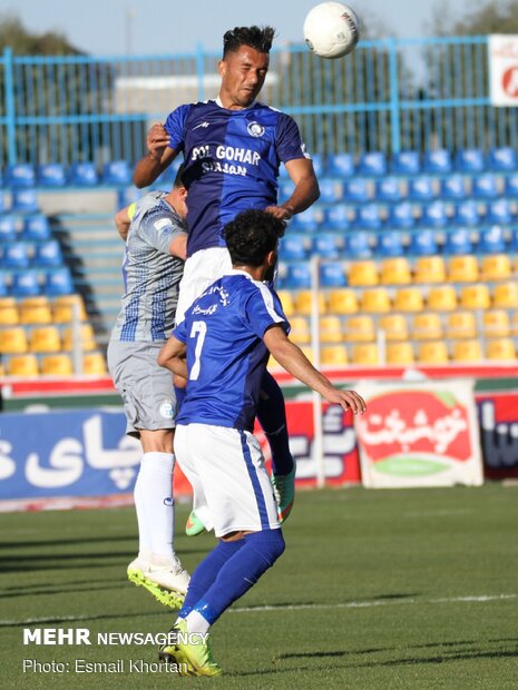 Gol Gohar Sirjan vs. Esteghlal football match
