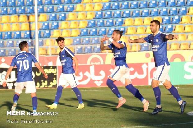 Gol Gohar Sirjan vs. Esteghlal football match
