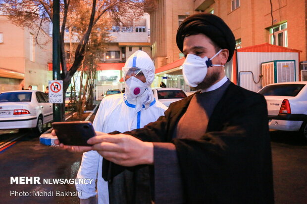İran'da koronavirüsle mücadele kapsamında dezenfekte çalışması sürüyor