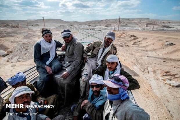 کار در معدن سنگ آهک مصر