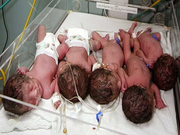 پاکستان میں ایک عورت نے بیک وقت پانچ بچوں کو جنم دیا