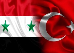 القوات التركية تستهدف طائرتين سوريتين والطيارون هبطوا بسلام