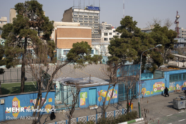 مدارس تهران به دلیل شیوع ویروس کرونا در حالت تعطیلی به سرمی‌برند