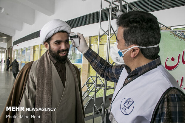 Screening travelers in Tabriz amid COVID-19 spread