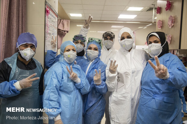  اسفندیار حدادی ( کمک پرستار ) ـ فروغ علیزاده ـ سحر بهمنی ـ ثریا رضایی ( پرستار ) ـ فریال آل علی ( منشی )  محمد بهمنی نسب ( خدمات )