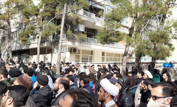 ایرانی عوام کا تہران میں ہندوستانی سفارتخانہ کے سامنے احتجاجی مظاہرہ