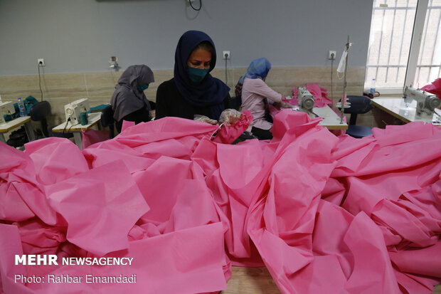 Workshop for producing face mask and hygienic clothing in Bandar Abbas