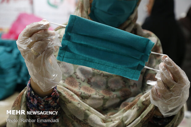 Workshop for producing face mask and hygienic clothing in Bandar Abbas