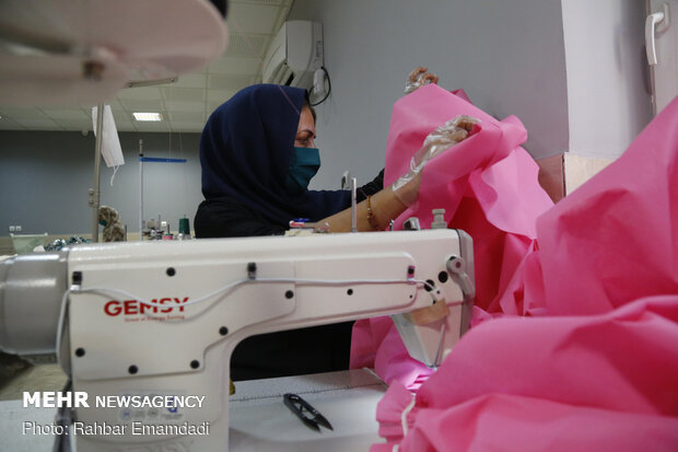 Workshop for producing face mask and hygienic clothing in Bandar Abbas