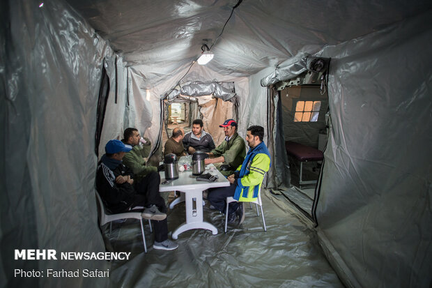 Deploying field hospital in Qazvin 