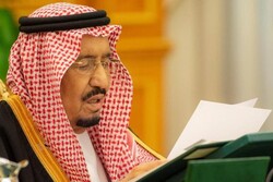 محافظ للبنك المركزي السعودي عزل من منصبه
