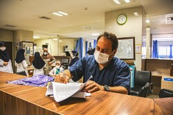 بجنورد میں ڈاکٹروں کے مخصوص لباس کی تیاری