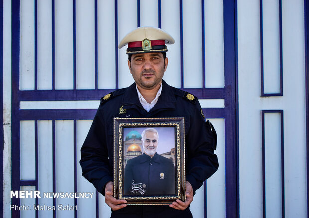 حجت معیری  ۳۹ ساله پدر ۲ فرزند ،
او ۲۰ سال است که در پلیس راهنمایی و رانندگی خدمت می کند