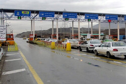 ترافیک سنگین آزادراه ساوه-تهران/ بارندگی در محورهای هراز و چالوس