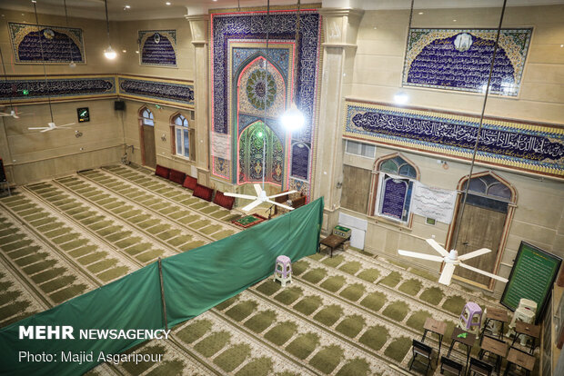 به توصیه مرکز رسیدگی به امور مساجد، به تشخیص هیات امنای مساجد برای جلوگیری از شیوع کرونا نماز جماعت برگزار نمیکنند