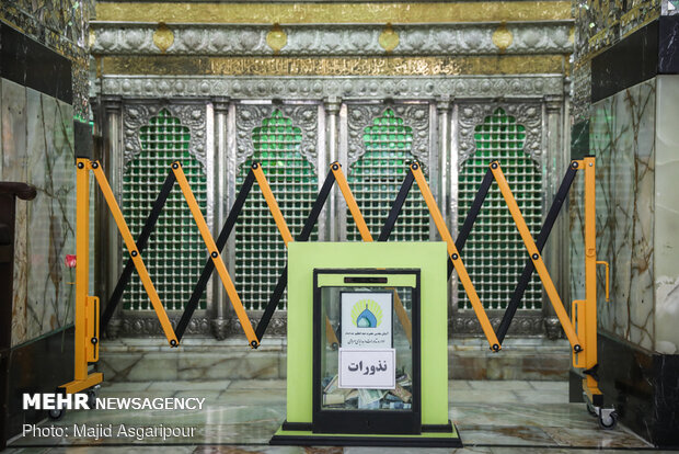 ضریح حرم حضرت عبدالعظیم و سایر بقاع متبرکه بطور مرتب ضدعفونی میشود ولی با این حال از تجمع و نزدیک شدن به آن جلوگیری میشود تا مانع از شیوع ویروس کرونا شود