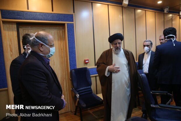 رئيس السلطة القضائية الايرانية يحضر في اجتماع لجنة قيادة العمليات لإدارة مرض كورونا