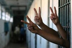الأسرى في سجون الاحتلال يشرعون بالإضراب عن الطعام اليوم