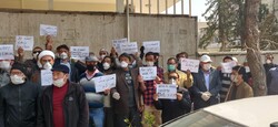 Dozens of Stranded Pilgrims Picket in front of Indian Embassy in Tehran