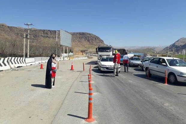 زوج لرستانی با لغو مراسم ازدواجشان در میدان مبارزه با کرونا هستند