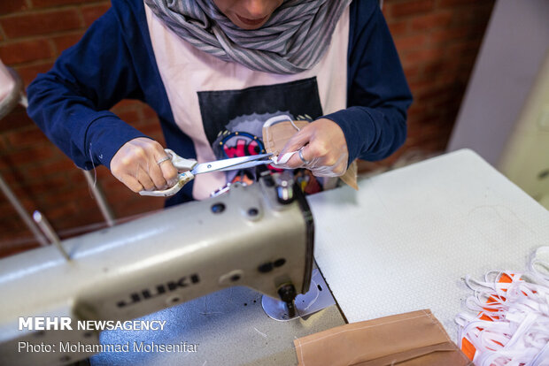 Theater community producing face masks in Tehran 