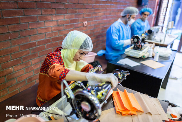 Theater community producing face masks in Tehran 