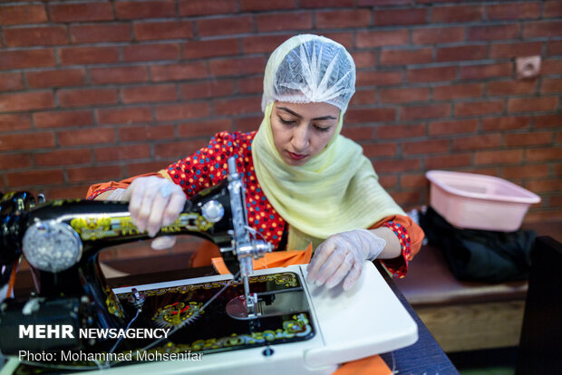 Theater community producing face masks in Tehran 