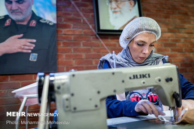 Theater community producing face masks in Tehran 