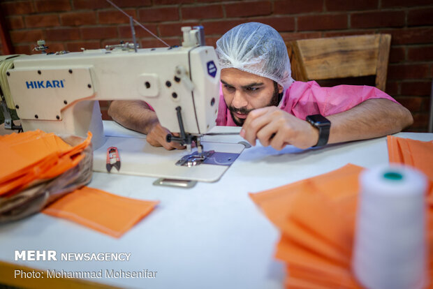 Theater community producing face masks in Tehran 