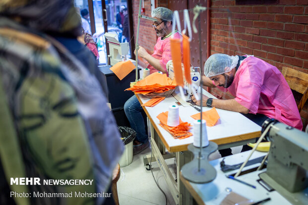 Theater community producing face masks in Tehran 