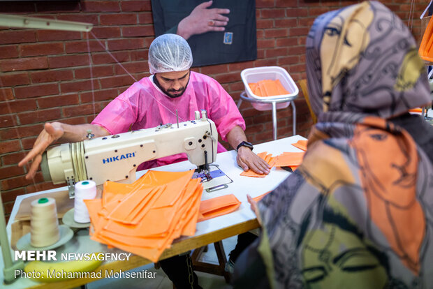 Theater community producing face masks in Tehran 