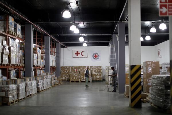 Qatar 1st humanitarian aid arrives in Iran to fight coronavirus