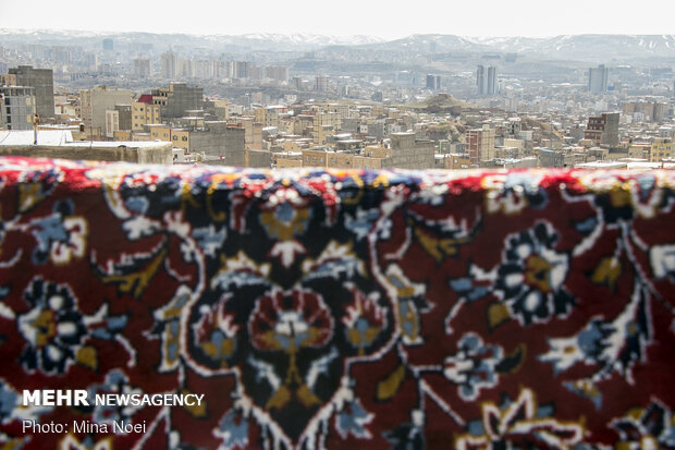 قالیشویی سنتی در حاشیه تبریز
