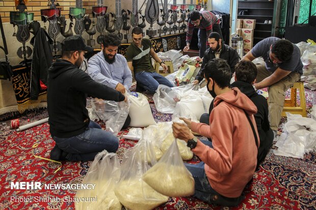 تهیه و توزیع مردمی سبد مواد غذایی برای نیازمندان در آستانه نوروز