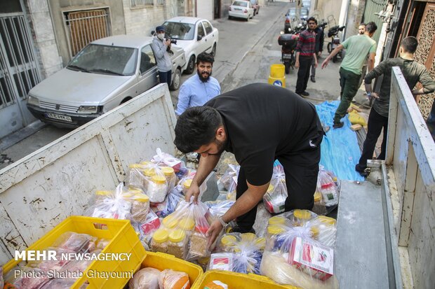 تهیه و توزیع مردمی سبد مواد غذایی برای نیازمندان در آستانه نوروز