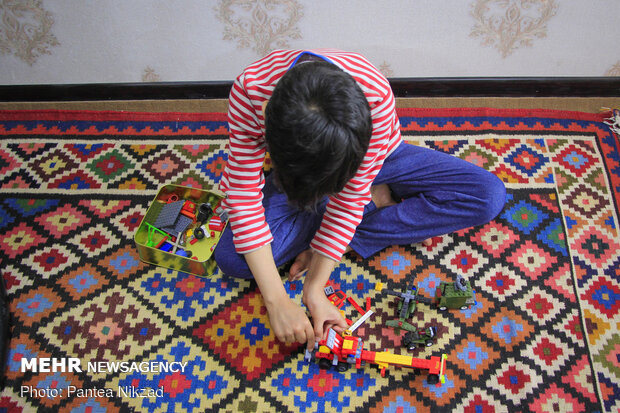 İran'da koronavirüs nedeniyle karantina hayatını yaşayan aileler