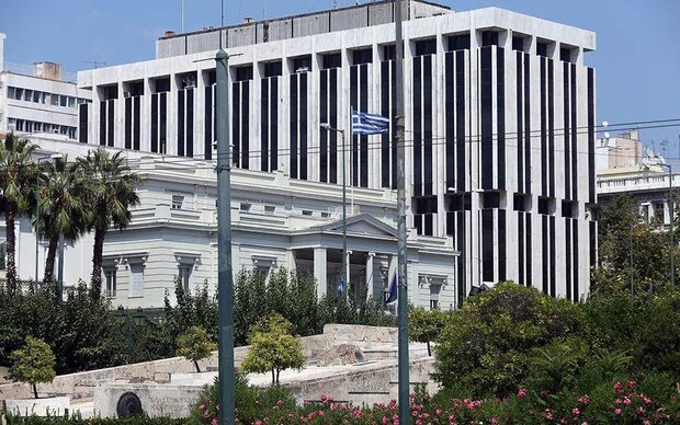 Greece calls for lifting US sanctions against Iran