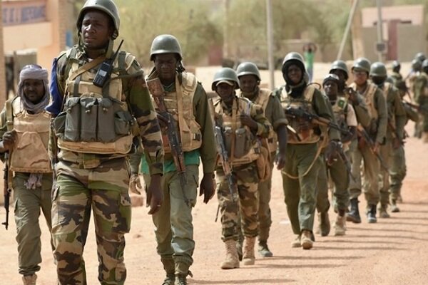 Mali'de Devlet Başkanı, Başbakan ve Savunma Bakanı tutuklandı