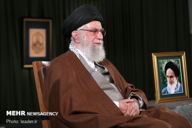 قائد الثورة يهنئ الشعب بالعام الايراني الجديد عام "القفزة الانتاجية"