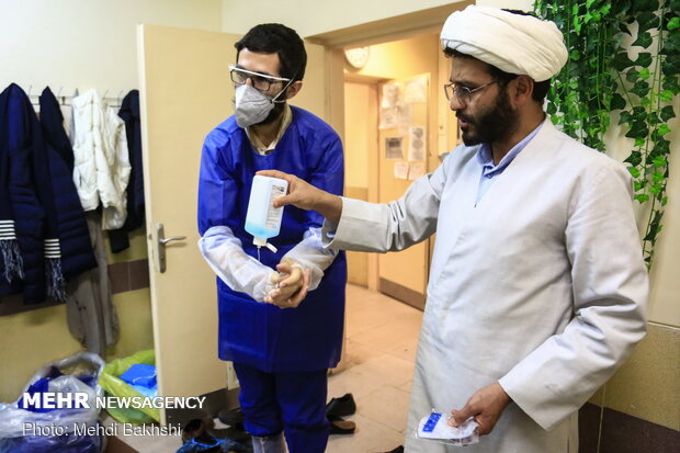 Volunteer forces in Qom hospitals on eve of New Year