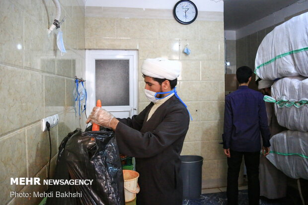Volunteer forces in Qom hospitals on eve of New Year