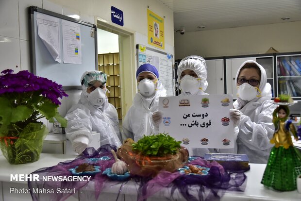 İran'da doktorlar ve hemşireler yeni yıla böyle girdiler