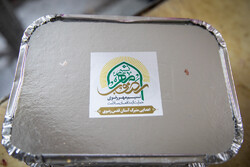 حرم رضوی میں کورونا کے مریضوں اور مدافعین سلامت کے لئے متبرک غذا