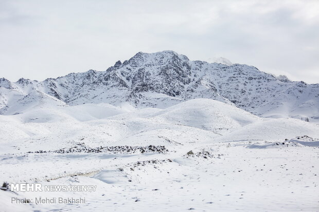 Spring snowfall at heights in Qom prov.