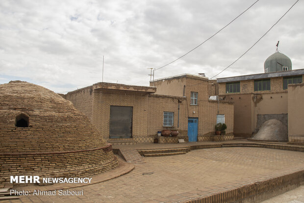 روستای بیابانک سرخه همراه پویش «در خانه بمانیم»