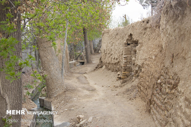 روستای بیابانک سرخه همراه پویش «در خانه بمانیم»