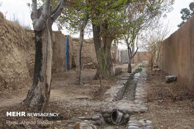 روستای بیابانک سرخه همراه پویش «در خانه بمانیم»