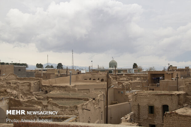 روستای بیابانک سرخه همراه پویش «در خانه بمانیم»