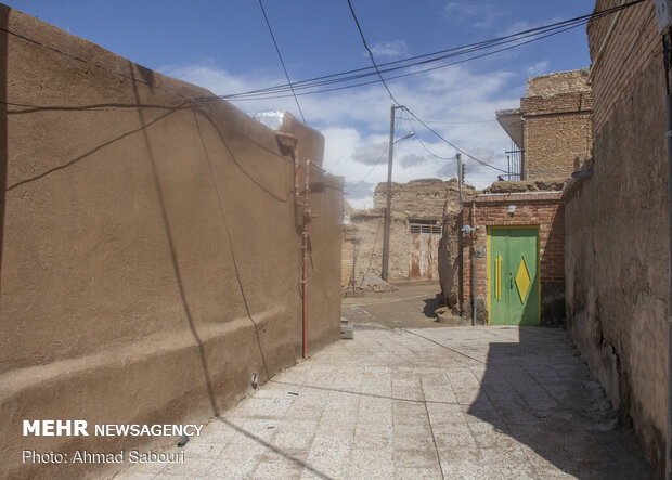 روستای بیابانک سرخه همراه پویش «در خانه بمانیم»